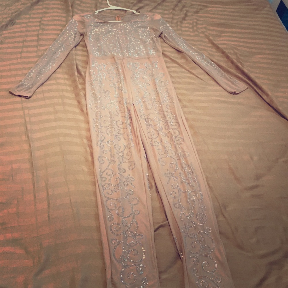 Star of Fox Star look a like outfit